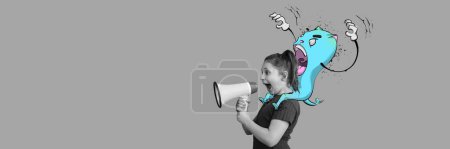Foto de Collage de arte contemporáneo. Imagen en blanco y negro de un niño gritando emocionalmente en megáfono con colorido monstruo estilo de dibujos animados. Concepto de surrealismo, fantasía, infancia, imaginación - Imagen libre de derechos