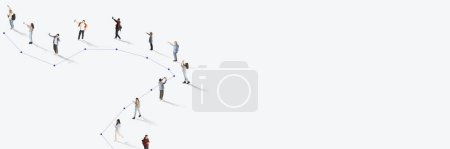 Téléchargez les photos : Vue aérienne de nombreuses personnes différentes avec des gadgets connectés à des lignes de médias sociaux en ligne sur fond blanc. Coopération humaine, technologies en ligne, mode de vie. Bannière. Espace de copie pour la publicité - en image libre de droit