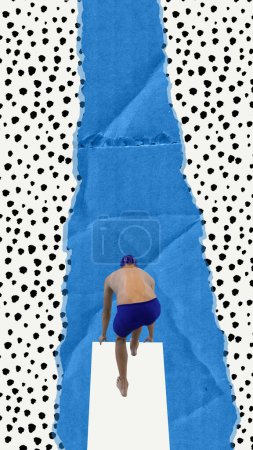 Foto de Vista superior del hombre, atleta de natación profesional de pie en el trampolín y preparándose para saltar y nadar. collage de arte contemporáneo. Concepto de vacaciones, creatividad, imaginación, estilo retro, diversión. - Imagen libre de derechos