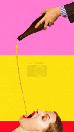 Téléchargez les photos : Main masculine versant du champagne de bouteille dans la bouche ouverte femelle sur fond jaune rose. Collage d'art contemporain. Affiche. Concept de fête, boisson alcoolisée, inspiration, amusement, couleurs complémentaires. - en image libre de droit