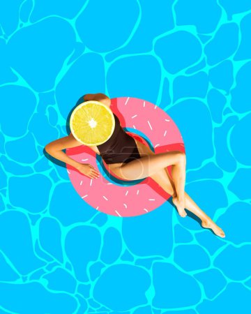 Téléchargez les photos : Jeune femme au corps mince couché dans un beignet à la tête de citron et nageant dans la piscine. Détendez-vous. Collage d'art contemporain. Concept de créativité, ambiance estivale, voyage, surréalisme, art abstrait - en image libre de droit
