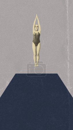 Téléchargez les photos : Jeune femme mince, athlète en mouvement, entraînement, natation sur fond abstrait. L'art contemporain. Concept de style rétro et vintage, texture effet photocopie, sport, créativité, minimalisme - en image libre de droit