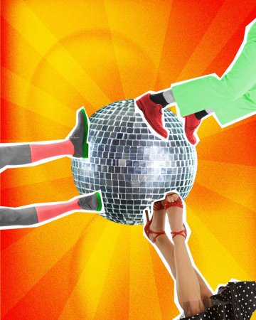 Foto de Elegantes piernas masculinas y femeninas bailando sobre una gran bola de discoteca brillante sobre un fondo amarillo degradado. collage de arte contemporáneo. Concepto de vacaciones, celebración, fiesta, diversión y alegría. Diseño colorido. Cartel - Imagen libre de derechos
