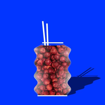 Foto de Jugo de manzana. Manzanas rojas frescas en vidrio creativo sobre fondo azul. Diseño creativo. Bebida orgánica. Concepto de bebida natural, limonada orgánica, refresco, salud, obras de arte - Imagen libre de derechos