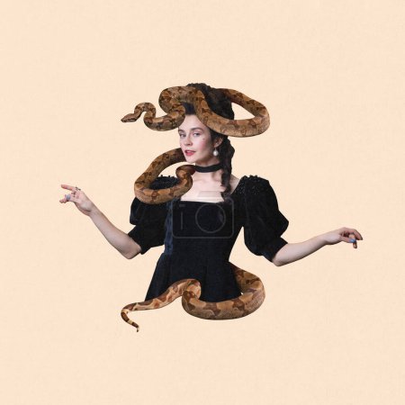 Foto de Collage de arte contemporáneo. Joven persona medieval, mujer en vestido a la antigua con serpiente envuelta alrededor de su cuerpo y la cabeza contra el fondo de color melocotón. Concepto de fuerza femenina, sabiduría. Anuncio - Imagen libre de derechos