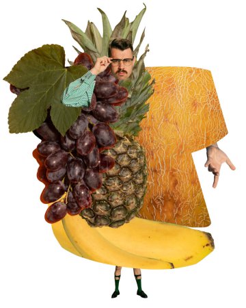 Foto de Hombre serio de pie con el cuerpo cubierto de diferentes frutas, plátano, uvas, pera y piña sobre fondo blanco. collage de arte contemporáneo. Concepto de comida, creatividad, inspiración, nutrición - Imagen libre de derechos