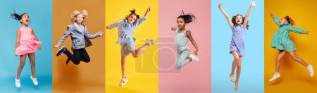 Foto de Collage. Niños, niños y niñas divirtiéndose, riendo, saltando sobre fondo multicolor. Humor positivo. Concepto de infancia, emociones, estilo de vida, amistad, alegría y felicidad - Imagen libre de derechos