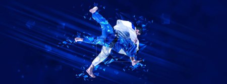Téléchargez les photos : Deux hommes, combattants de karaté en formation de kimono sur fond bleu avec des éléments néons polygonaux et fluides. Concept de sport, d'action, de compétition, de tournoi. Bannière pour événements sportifs - en image libre de droit