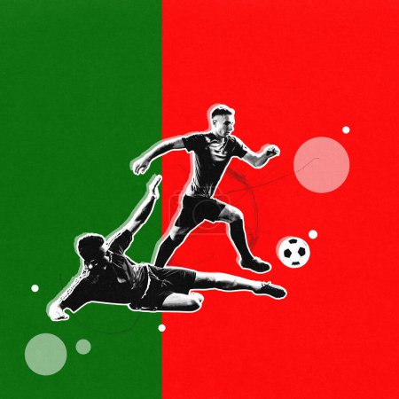 Téléchargez les photos : Deux jeunes hommes compétitifs, joueurs de football en mouvement pendant le match, jouer, représentant l'équipe du Portugal. Concept de sport, championnat, tournoi, match. Affiche pour événement sportif. Effet granuleux - en image libre de droit
