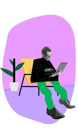 Téléchargez les photos : Jeune homme concentré, pigiste assis à la maison et travaillant sur un ordinateur portable, regardant attentivement à l'écran. Collage d'art contemporain. Concept de main-d'œuvre moderne, travail à distance, entreprise - en image libre de droit