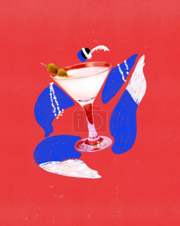 Téléchargez les photos : Fête rétro. Caractère féminin dessiné et cocktail de martini sur fond rouge. Collage d'art contemporain. Concept de fête, menu cocktail, boissons alcoolisées, célébration. Affiche. - en image libre de droit