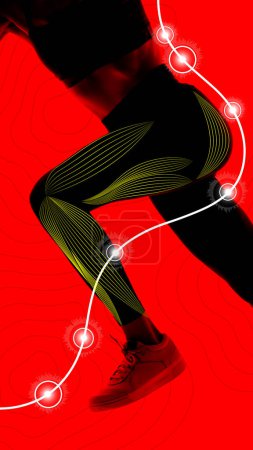 Téléchargez les photos : Image recadrée de jambes féminines en posture dynamique, athlète en mouvement courant sur fond rouge. Affiche marathon. Concept de sport, mode de vie actif et de santé, entraînement, compétition - en image libre de droit