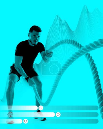 Téléchargez les photos : Entraînement concentré d'homme musclé avec corde sur fond bleu monochrome avec des éléments abstraits. Endurance. Concept de sport, mode de vie actif et sain, entraînement, fitness. Affiche, annonce - en image libre de droit