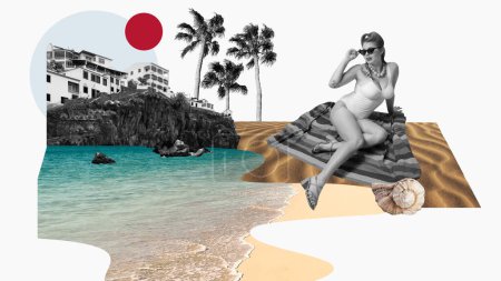 Téléchargez les photos : Image monochrome de belle femme reposant sur la plage avec mer vibrante, palmiers et soleil sur le fond. Collage d'art contemporain. Concept de mode de vie actif, vacances, nature. Style rétro - en image libre de droit