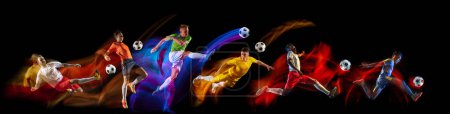 Téléchargez les photos : Joueurs de football masculins en mouvement avec ballon, jouant sur fond noir au néon avec des lumières mélangées. Champions. Concept de sport, compétition, tournoi, action, dynamique. Bannière - en image libre de droit