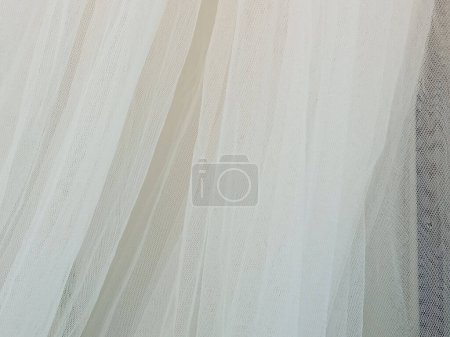 Foto de Patrón de tela de color blanco puro borroso abstracto para fondo o ilustración, Producto gráfico de diseño publicitario, Elegante telón de fondo horizontal, degradante, cortina - Imagen libre de derechos