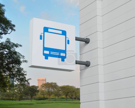 Icono del autobús en el letrero cuadrado blanco que cuelga sobre el campo de hierba verde y los árboles en el parque, concepto de servicio de transporte de negocios, representación 3D