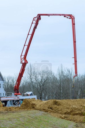 Téléchargez les photos : Elephant crane or concrete pump crane job tube truck mixer job - en image libre de droit