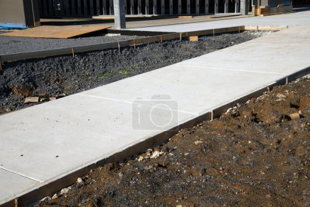 neue Beton Fußweg Bürgersteig Zement Straße Material grau Kies städtischer Gehweg Pflasterbelag