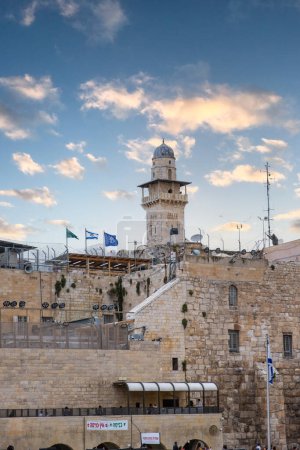 Foto de Jerusalén, Israel - 10 de abril de 2023. Detalle de la Torre El-Ghawanima - Imagen libre de derechos