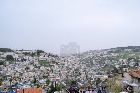 Foto de Jerusalén, Israel - 10 de abril de 2023. Vista más allá de las antiguas murallas - Imagen libre de derechos