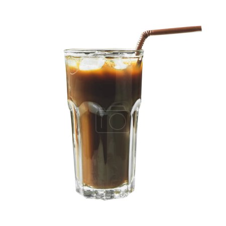 Téléchargez les photos : Asiatique glacé café noir sur verre tasse isolé fond blanc - en image libre de droit