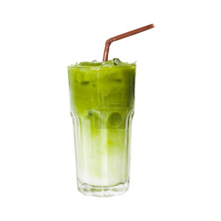 Téléchargez les photos : Thé vert glacé en verre isolé fond blanc. - en image libre de droit