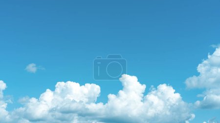 Téléchargez les photos : Nuages moelleux, ciel clair de jour, temps clair, temps, nature, arrière-plan abstrait. Laissez de l'espace pour le texte - en image libre de droit