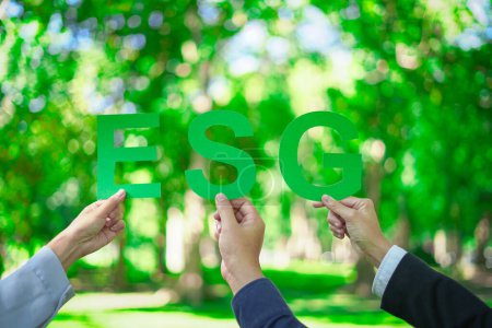 Energiesparende Zusammenarbeit der ESG für die Ziele nachhaltiger Entwicklung. Zusammenarbeit, Teamarbeit in der globalen Gemeinschaft und Umwelttag Starke Hand Gruppe Erfolg bei der geschäftlichen Zusammenarbeit