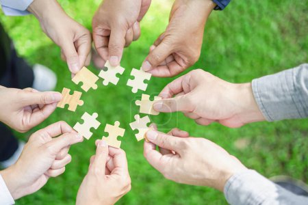 Coworker "s hand holding puzzle With the cooperation of business people team together to campaign Environment, Society and Corporate Governance. Nachhaltiges soziales, ökologisches und soziales Unternehmertum
