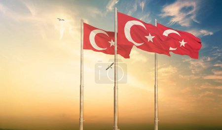 Téléchargez les photos : Drapeau turc, Drapeau turc agitant dans le ciel - en image libre de droit