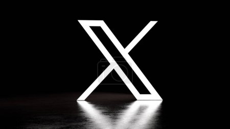 Foto de X logotipo de la aplicación en frente de Twitter azul pájaro símbolo de fondo. X es el nuevo nombre y logotipo de las redes sociales. - Trkiye, Estambul - Agosto 2023, 3D - Imagen libre de derechos