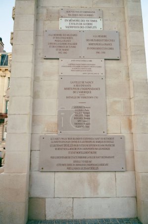 Téléchargez les photos : Porte Desilles, porte commémorative à Nancy, France, place du Luxembourg, monument historique pour commémorer les victimes de la guerre révolutionnaire américaine - en image libre de droit