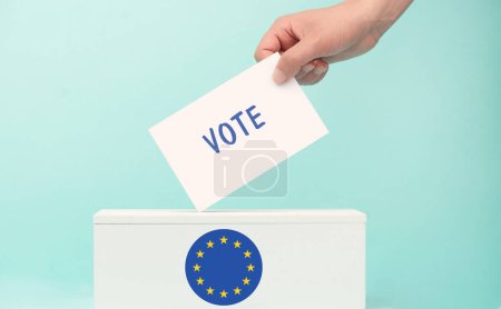 Élections européennes, urnes, drapeau de l'Union européenne, étoiles bleues et jaunes, citoyens européens votant Parlement