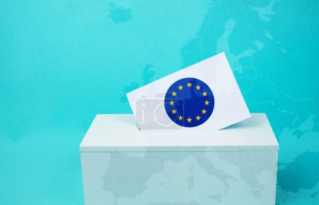 EU-Wahl, Wahlurne, Flagge der Europäischen Union, blaue und gelbe Sterne, Bürger Europas wählen das Parlament