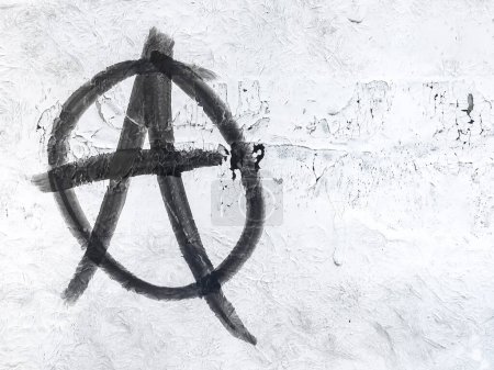 Téléchargez les photos : Symbol of anarchy painted on the wall. Graffiti. - en image libre de droit
