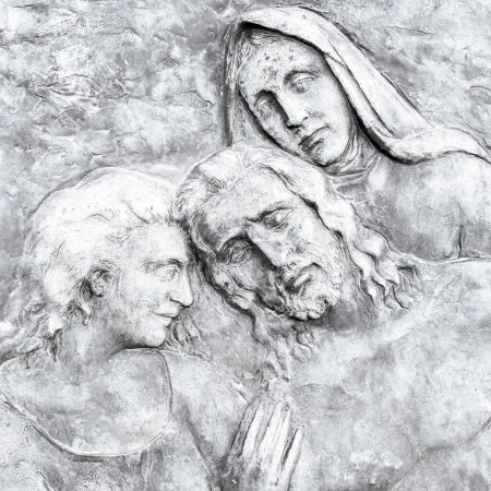 Foto de Hermoso relieve bajo que representa a Jesucristo y su muerte. Semana Santa. Religión. - Imagen libre de derechos