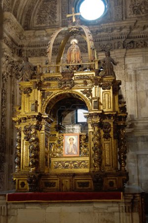 Téléchargez les photos : Oviedo (Espagne). Chapelle de Santa Eulalia dans la cathédrale d'Oviedo - en image libre de droit