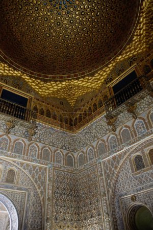 Foto de Sevilla (España). Arco dentro del Real Alcázar de Sevilla - Imagen libre de derechos