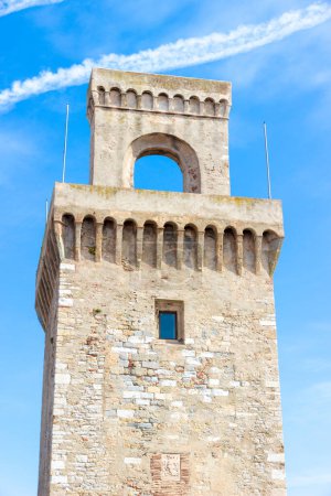 Foto de View of the Torrione, an ancient tower built in 1212, Piombino, Italy - Imagen libre de derechos