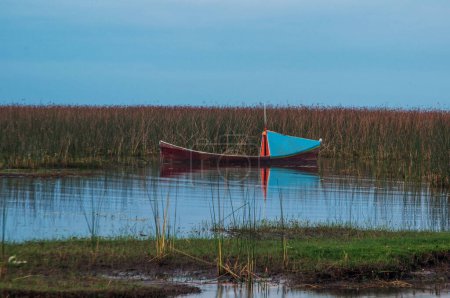 Foto de Barco de pesca en el lago - Imagen libre de derechos