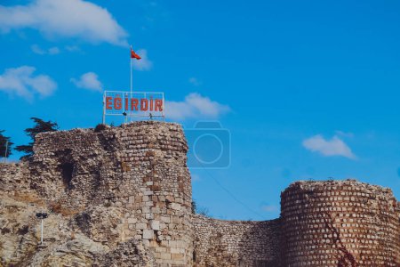 Téléchargez les photos : Ruines du château d'Egirdir avec espace de copie - lieux historiques d'Isparta - Turquie 2022 - en image libre de droit