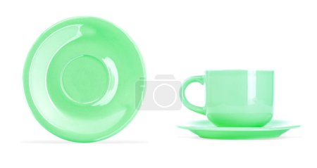 Stilvolle Tasse und Untertasse isoliert auf weißem Hintergrund. Leere Teller - Tasse und Teller