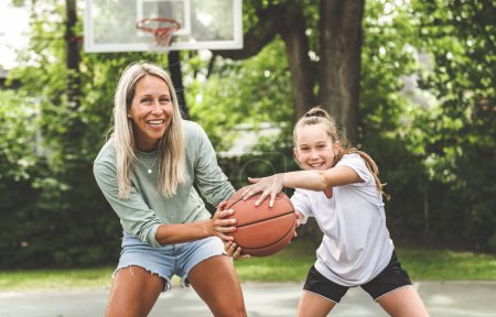 Madre e hija después del baloncesto. Gran trabajo cariño.