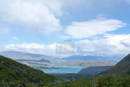Téléchargez les photos : Lac Pehoe de la vallée française, parc national Torres del Paine, Chili. Paysage de la Patagonie chilienne - en image libre de droit