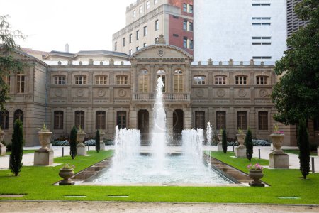 Foto de Vista del edificio del gobierno de Navarra, Pamplona, España. Región de Navarra - Imagen libre de derechos