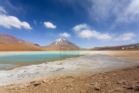Téléchargez les photos : Paysage Laguna Verde, Bolivie.Beau panorama bolivien.Lagune verte et volcan Licancabur - en image libre de droit