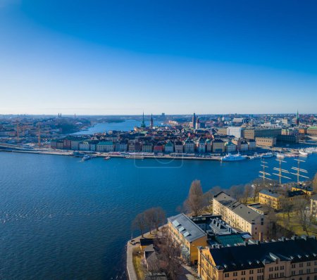 Estocolmo casco antiguo - Gamla stan. Vista aérea de la capital sueca. Drone foto panorámica superior