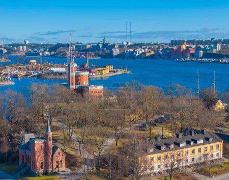 Kastellet Estocolmo en la isla de Kastellholmen cerca de Gamla Stan. Vista aérea de la capital sueca. Drone foto panorámica superior