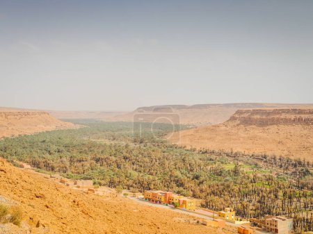 Paisaje del Valle de Ziz en Marruecos, cañón en el norte de África cerca del desierto del Sahara